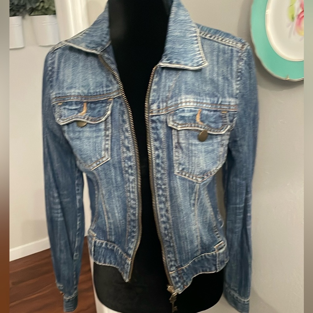 CAbi JEANS Classic Retro Key Zipper Pull Butterfly Jean Denim Jacket - Picture 1 of 10